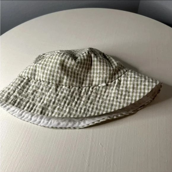 Liam & James Bodysuit Size 6-9m With Hat - Picture 7 of 8